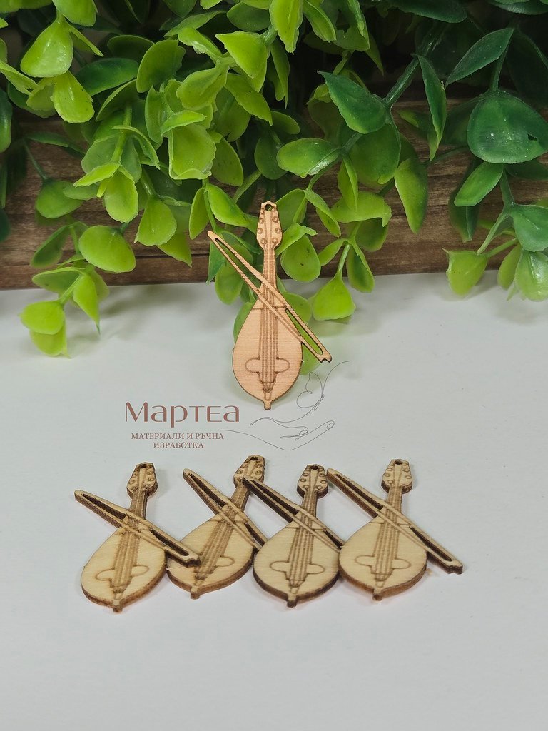 дървен елемент под формата на гъдулка