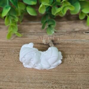 Малко бебе момче