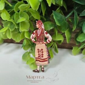 Мома в народна носия