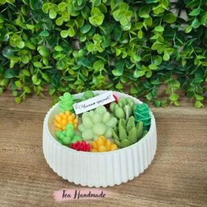 Кашпа със сукуленти и цветя "2"