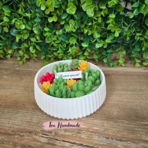 Кашпа със сукуленти и цветя "1"