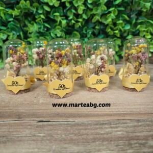 Букет гипсофил в стъклен купол